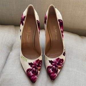 Palter DeLiso Monet Floral Pump Sz 39.5 Never Worn